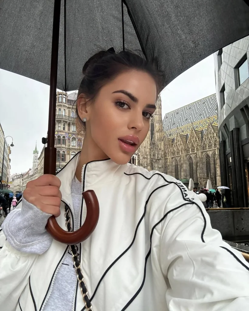 Тати, 21 - яркая эскорт-модель Москвы